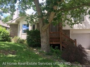 2141 W Arlington St, Springfield, MO 65810