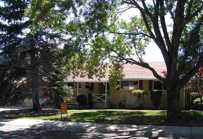1360 W 12th St — Photo 2