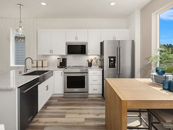 Spacious Kitchen with Dining Option