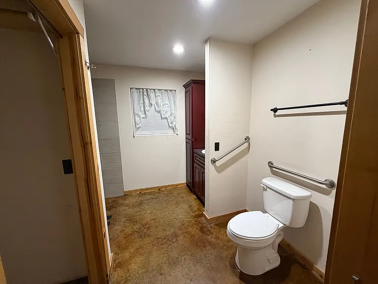 418 SE #F — Photo 5