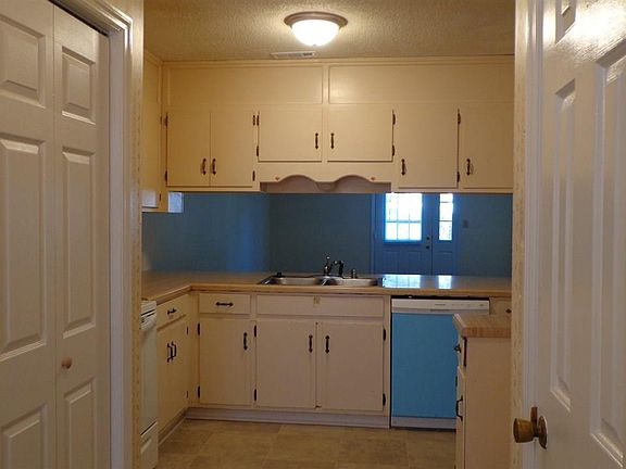 3rd image of 240 Marinawoods Dr SE #D