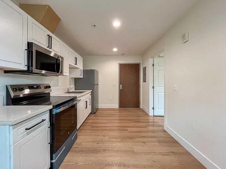 1627 E 92nd St — Photo 15
