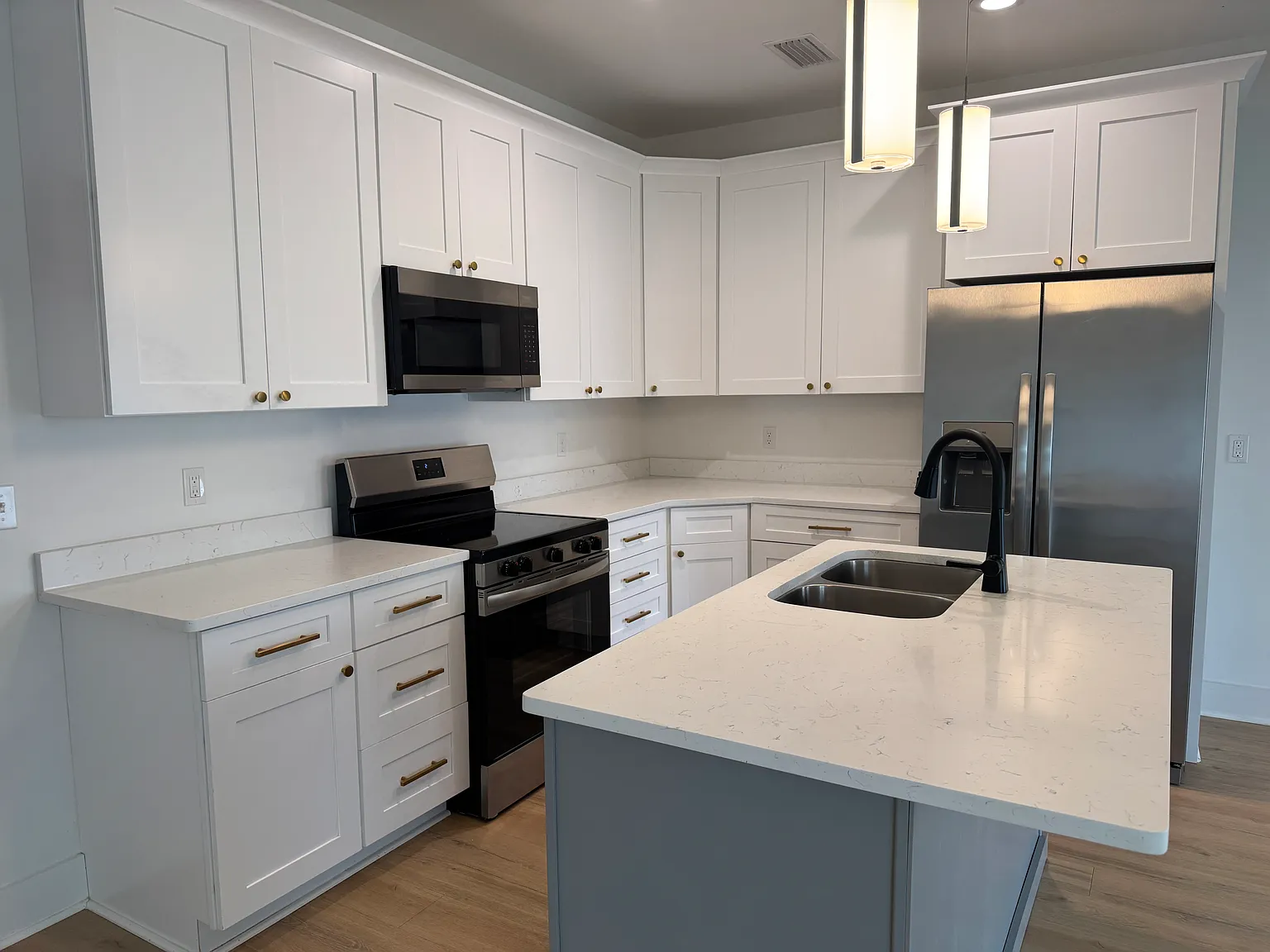 3 bed, 2.5 bath, 1464 sqft, $2,100 — Photo 3