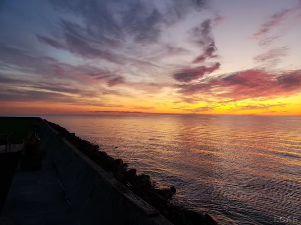 10140 Lapointe Dr, Luna Pier, MI 48157
