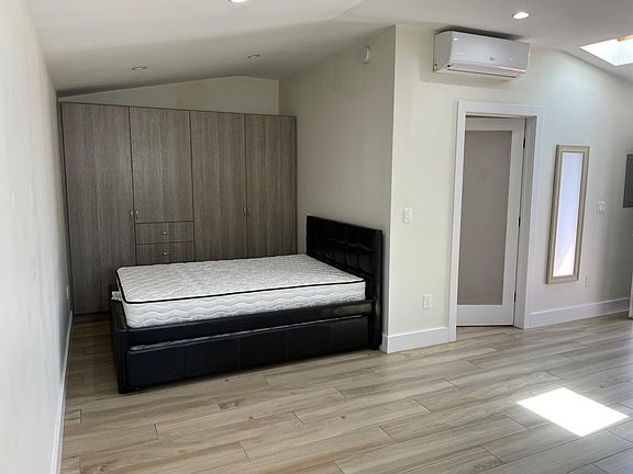 5th image of 20832 Martha St #1