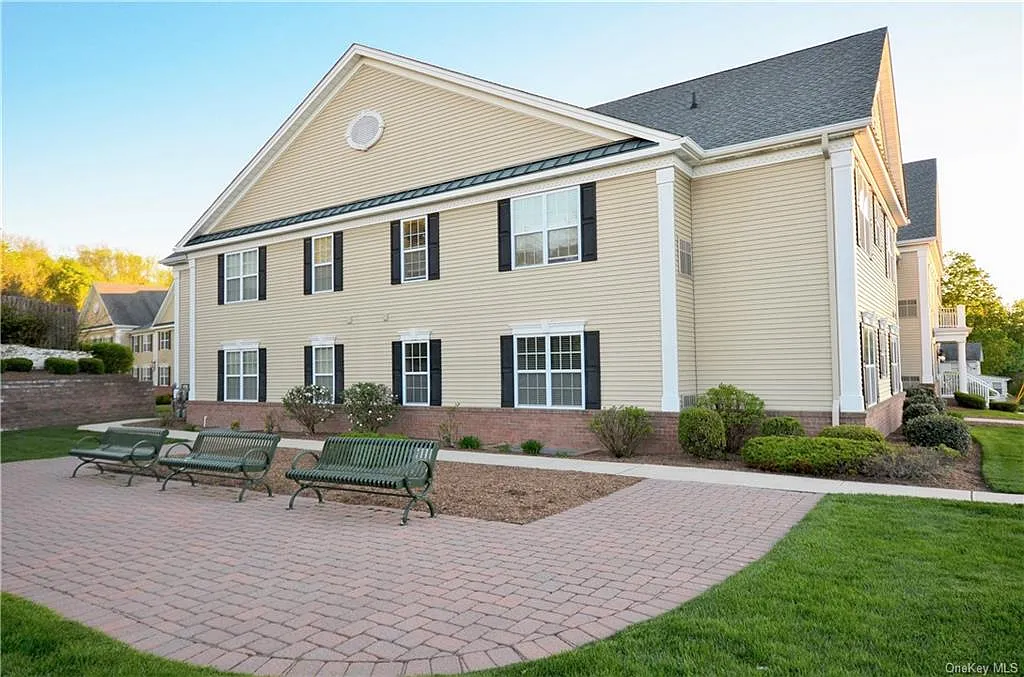 2 bed, 1300 sqft, $2,995 — Photo 4