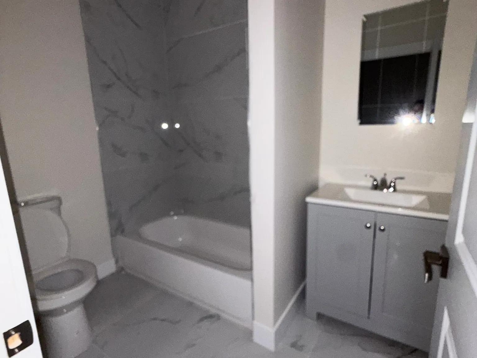 6 bed, $4,000 — Photo 2