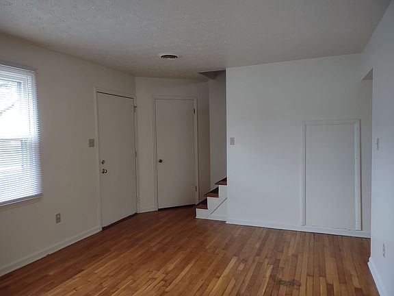 2nd image of 900 Colonial Vlg #910