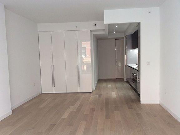 4th image of 540 W 49th St APT 305N