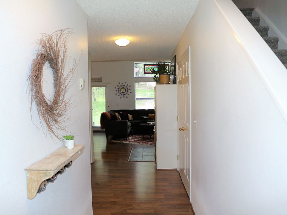 2nd image of 655 Autumn Crest Cir Unit C