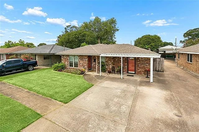 3 bed, 1.5 bath, 1270 sqft, $2,000 — Photo 2
