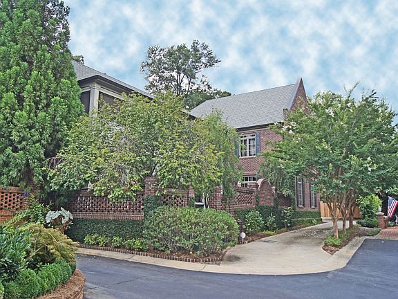 3rd image of 467 Larkwood Trl
