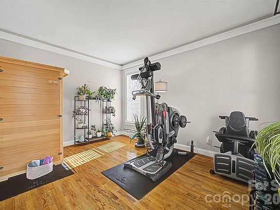 4th image of 1044 Hunters Run Dr