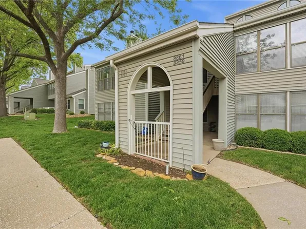 8861 W 106th Ter, Overland Park, KS 66212