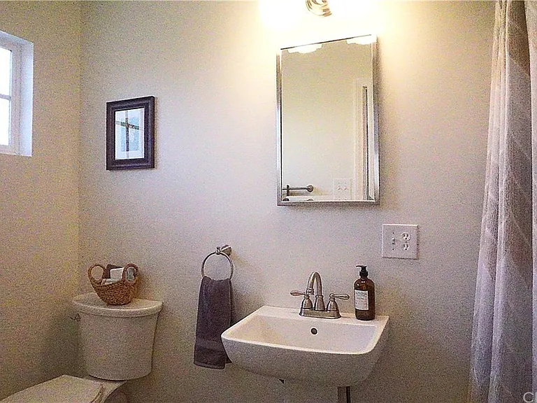 5277 Peacock Ln — Photo 8