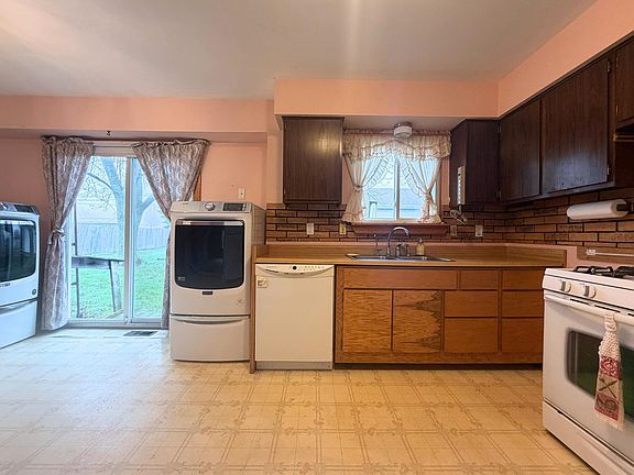 4th image of 1920 Circle Dr