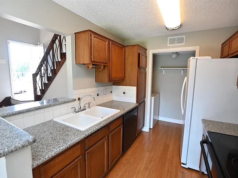 8455 Sands Point Dr — Photo 7