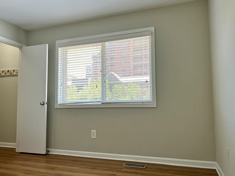 1105 N Taylor St — Photo 24