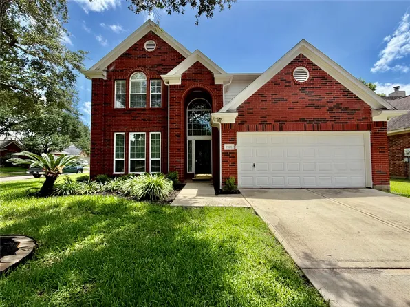7426 Maple Run Dr, Sugar Land, TX 77479