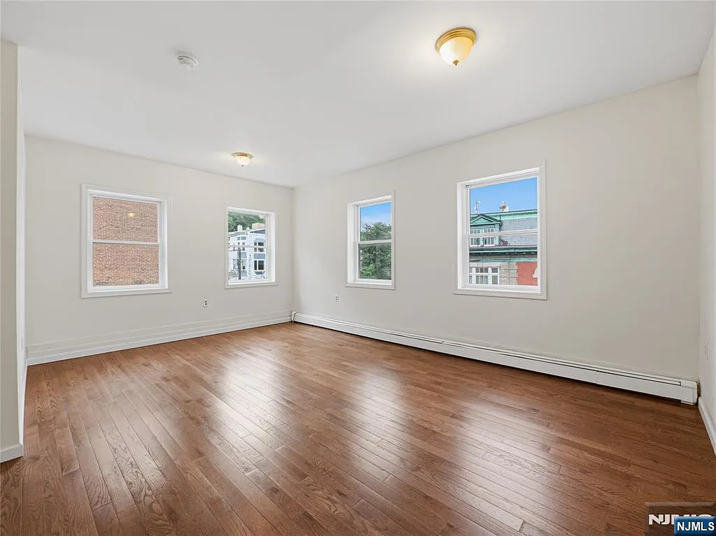 1-2 Hilliard Avenue, Edgewater, NJ 07020 — Photo 4