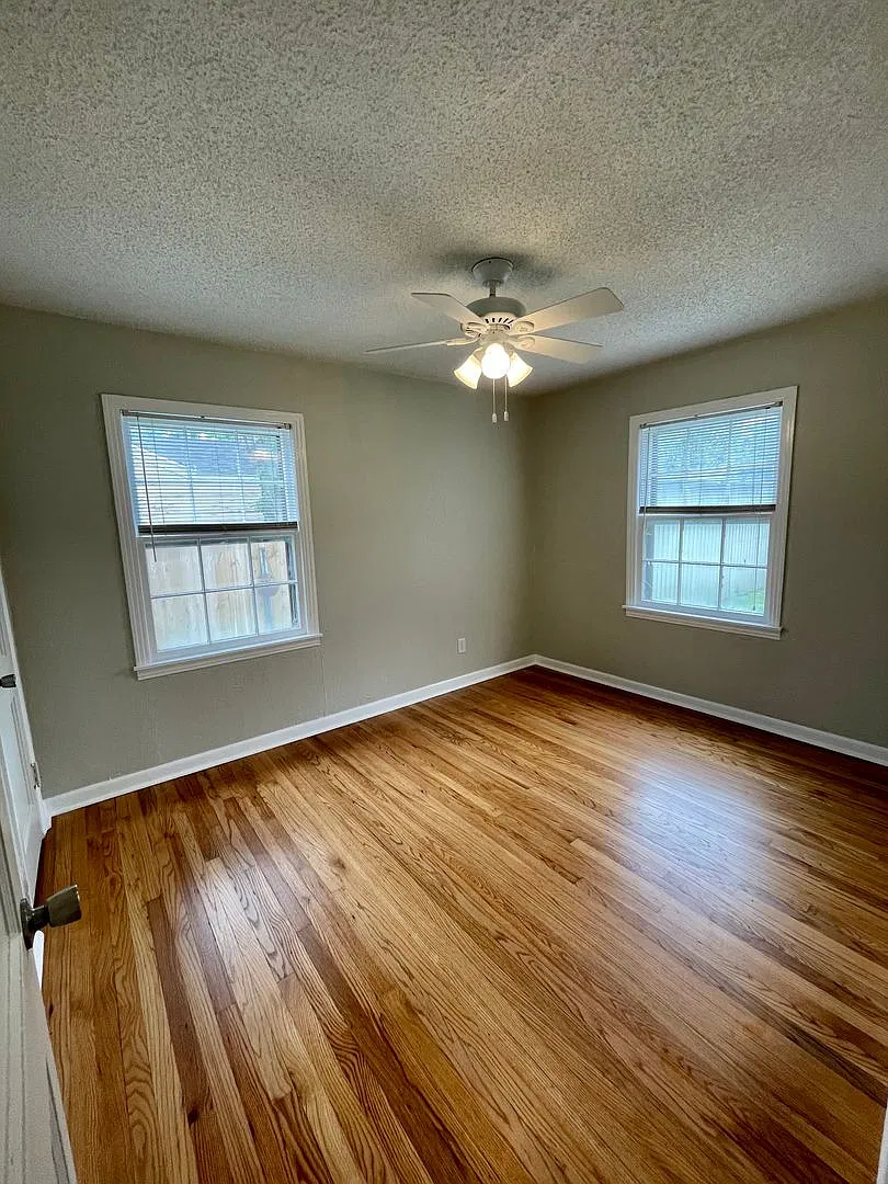 2110 Meander — Photo 4