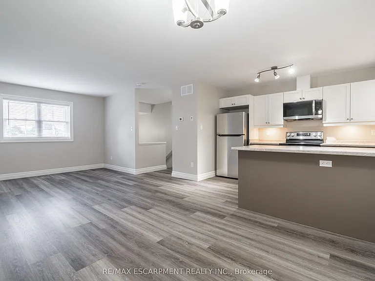 38 Viewpoint Ave #2 — Photo 1