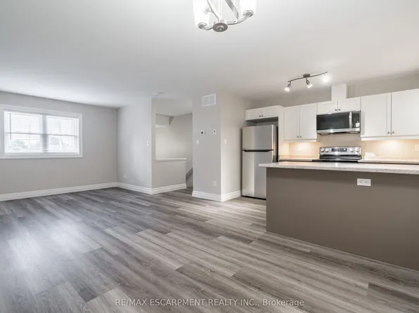 38 Viewpoint Ave #2, Hamilton, ON L8V 2S5
