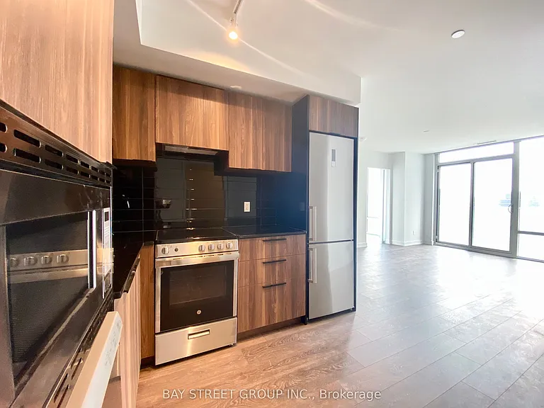 501 Yonge St #2709 — Photo 8