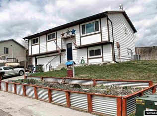 1346 Sweetwater Rd, Douglas, WY 82633