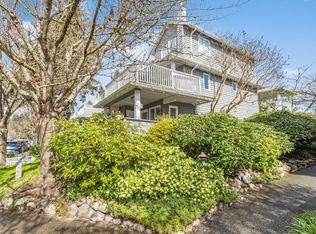 1518 Bowser Ave #205, North Vancouver, BC