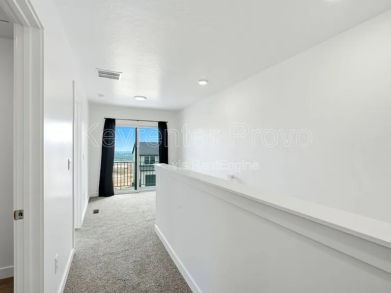371 E Levengrove Dr — Photo 17