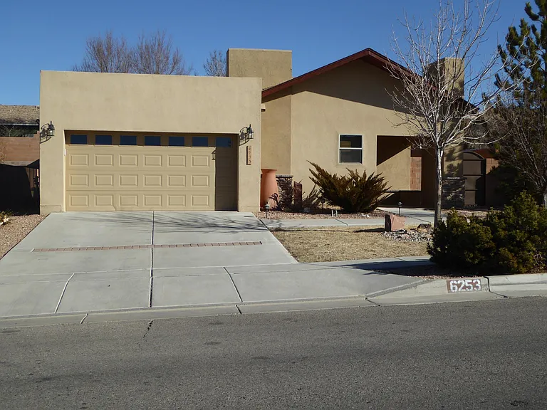 6253 Carmona Rd NW — Photo 2