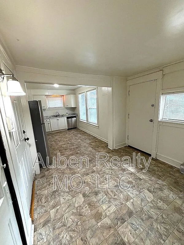 2 bed, 1.0 bath, 825 sqft, $1,095 — Photo 3
