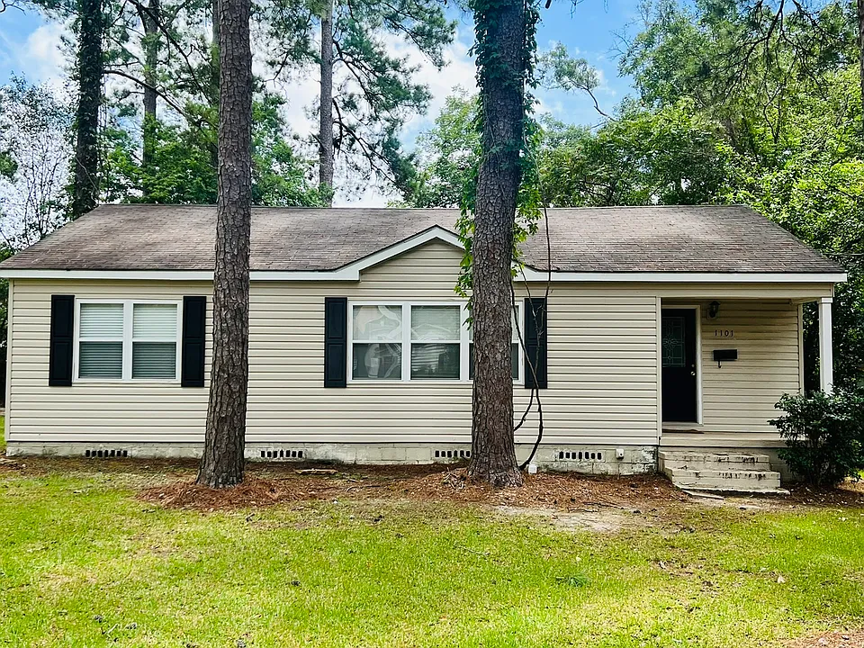 1101 Woodland Dr