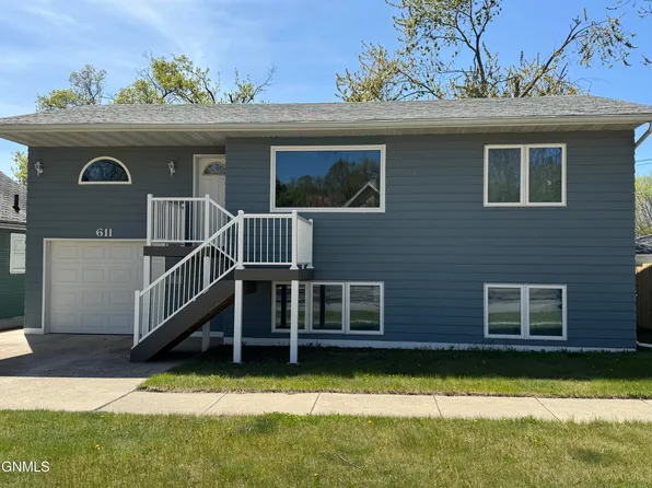 611 3rd Ave NE, Jamestown, ND 58401