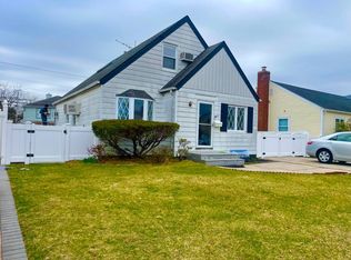 278 Devonshire Dr, New Hyde Park, NY 11040