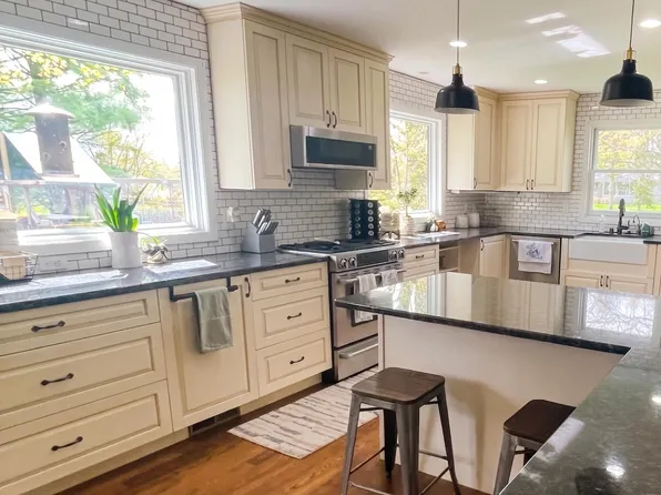 319 Fairway Dr, Columbus, WI 53925
