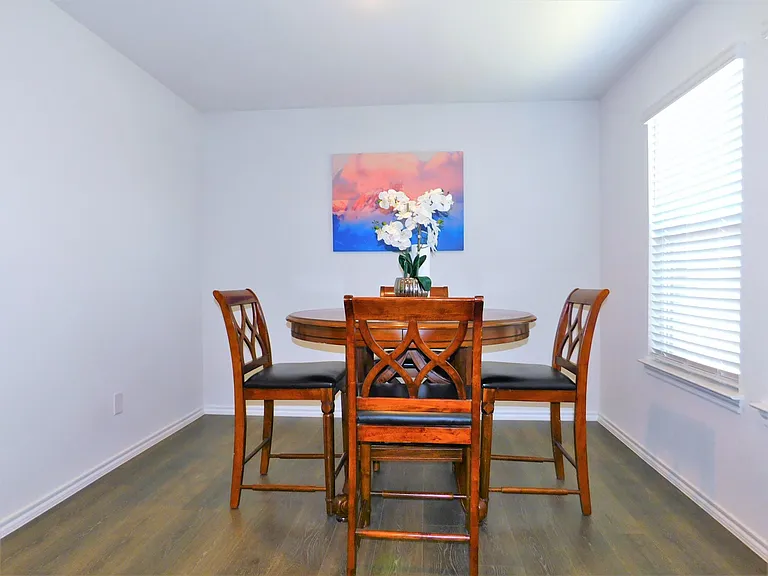 4025 Huntington Dr — Photo 8