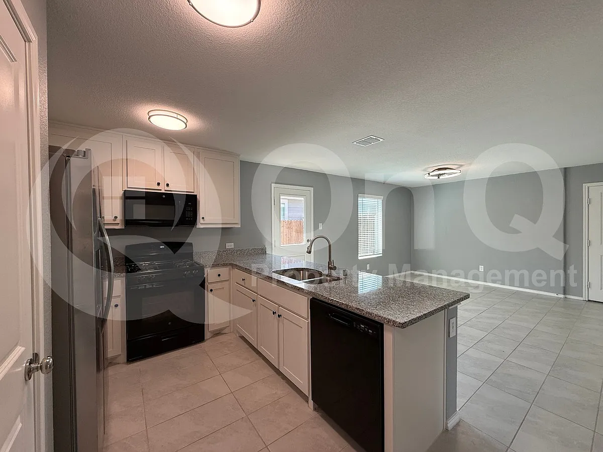 3 bed, 2.0 bath, 1436 sqft, $2,000 — Photo 4