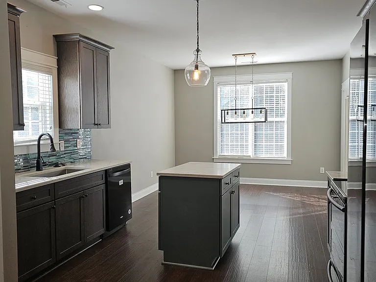 256 Stansbury Ln — Photo 3