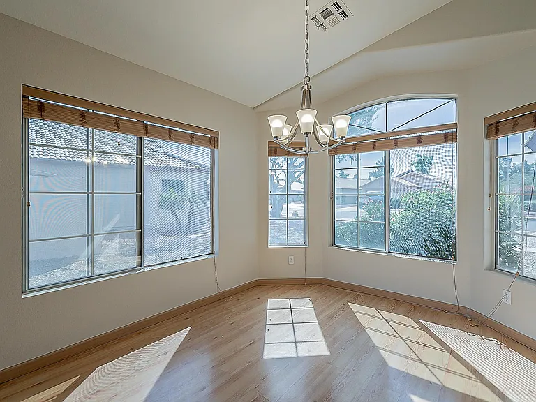 718 W Baylor Ln — Photo 10