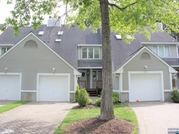 10 Sutton Way, Township Of Washington, NJ 07676