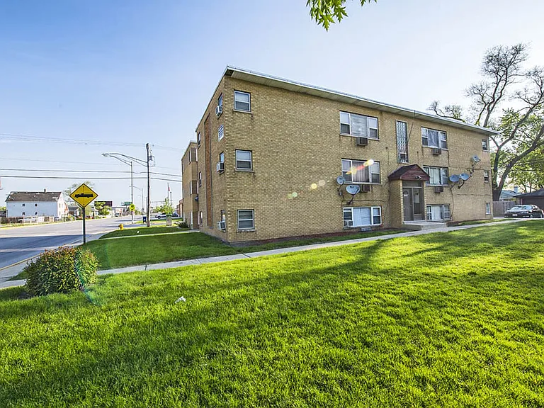 12507 S Ashland Ave — Photo 13