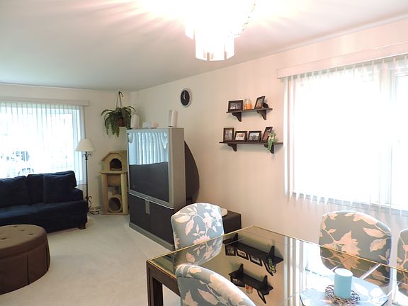 4th image of 957 E Bradley Ct
