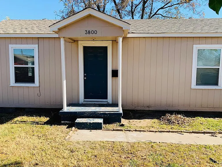 3800 N Donald Ave — Photo 1
