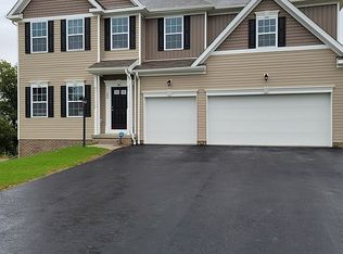 104 Parkview Dr, Pittsburgh, PA 15239