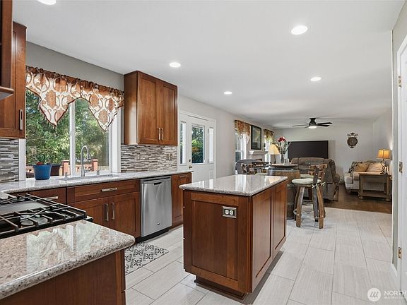 5th image of 11949 Mayfair Avenue SW