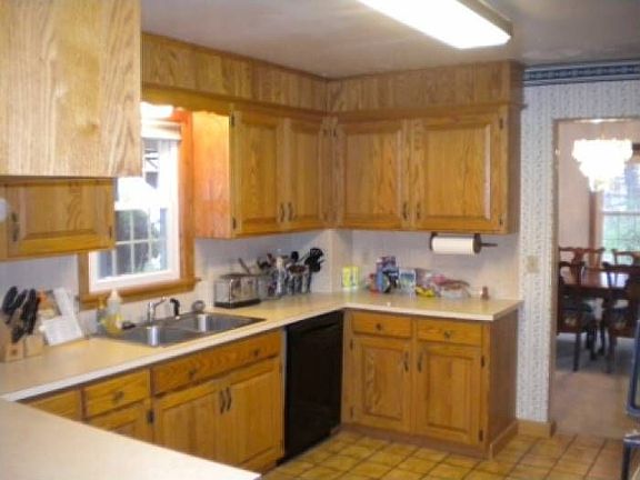 570 Bursselles Kitchen