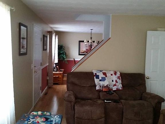 5th image of 112 Straw Ln
