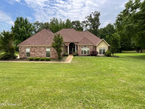 221 Pearlie Owens Dr, Jackson, MS 39212